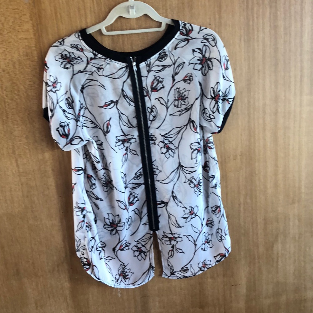 Zipper backed top